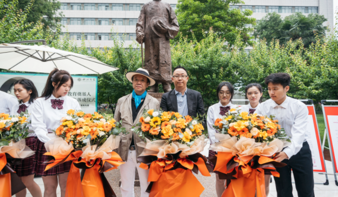 西北高等教育奠基人、中国现代医学先驱徐诵明雕像在乐动平台客服落成